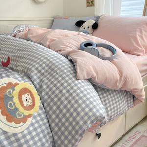 Disney Комплект постельного белья, 4 предмета, 150х200 см, простыня, мягкая и приятная к коже ткань, не линяет, не скатывается, вышивка полотенцем Sweet Cake