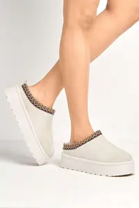 Тапочки на плоской подошве с трикотажным узором на подкладке из искусственного меха Astri Miss Diva, белый