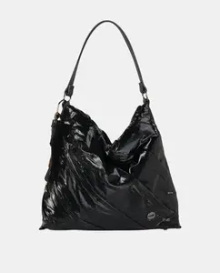 Нейлоновый хобо с молнией Volum, черный