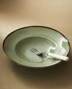 Фарфоровая тарелка для макарон с ободком под старину Zara Home, зеленый