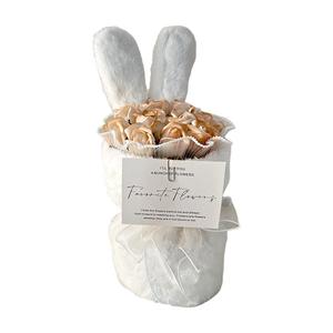 Куклы с заячьими ушками и букетом роз TLXT