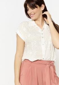 Блузка на пуговицах LolaLiza, белый