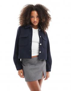 свободная куртка темно-синего цвета