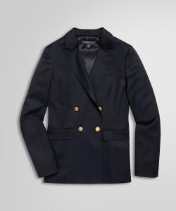 Двубортный пиджак из шерстяной саржи с четырьмя пуговицами.