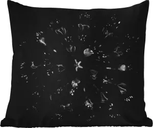 Подушка для улицы - Цветок - Фиолетовый - Синий - Макро - Черный - 40x40 см - Устойчива к погодным условиям - Подушка для отдыха - Подголовник - Внутренняя часть - Обивка с изображением MuchoWow