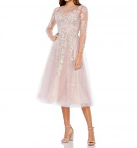 Платье с прозрачным вырезом и рукавами-иллюзиями в сиреневом цвете Mac Duggal