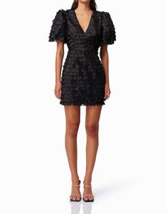 Хейли фактурное 3D мини-платье в черном цвете ELLIATT