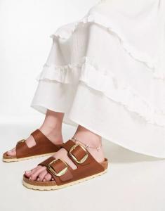 Сандалии Birkenstock Arizona из коньячной кожи с большой пряжкой