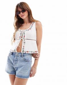 Льняной топ New Look с вышивкой и завязкой спереди белого цвета