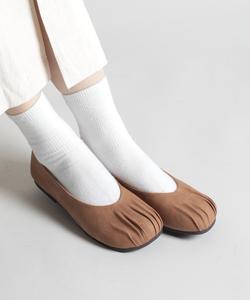 Декоративные туфли-лодочки с эффектом морщинистой кожи