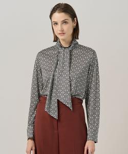 Гладкая блузка с монограммой и бантом