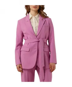 Фуксия Ларина в сравнении с женским пиджаком Aaiko, розовый