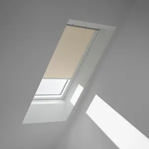 Затемняющие рулонные шторы VELUX «DKL FK06 1085SWL», затемнение, затемнение, без сверления, на направляющих, белые направляющие и ручка, цвет Hellbeige + weiß