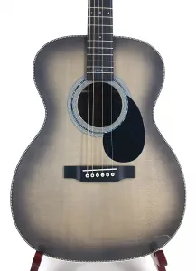 Martin John Mayer 20-летняя юбилейная модель с подписью и жестким чехлом Серийный номер: 2935100