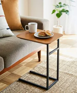 Приставной столик из дерева и железа