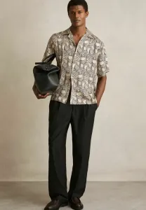 Рубашка стандартного кроя с принтом в виде волн и кубинским воротником. Reiss, Off White Navy