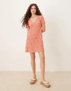 Мини-платье Mango с V-образным вырезом и красным цветочным принтом