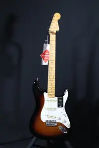 Fender American Vintage II '57 Stratocaster 2022 - настоящее время - двухцветный санберст