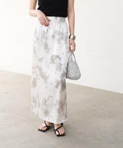 Атласная юбка с изысканным узором