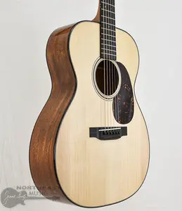 C.F. Martin Custom Shop 000 Sinker Mahogany с задней и боковыми панелями из махагона и верхней декой из древесины Адирондак