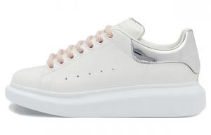 Женские кроссовки Alexander McQueen белые на шнуровке оверсайз