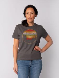 Футболка с изображением заката, гор и елей серого цвета wat? Apparel