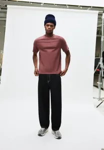 Текстурированная базовая футболка с коротким рукавом Bershka, Bordeaux