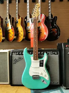 Fender Player Stratocaster 2024 - Зеленый Морской Пена