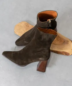 Ботинки с расклешенным каблуком и центральным швом Angel Alarcon, цвет Dbrs