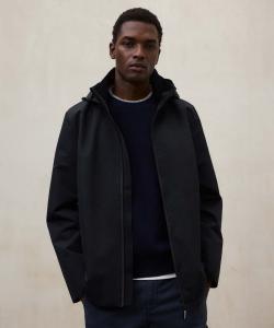 МУЖЧИНА В КУРТКЕ-ТАРКЕ