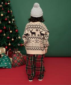 Вязаные изделия с разнообразным узором по всей поверхности