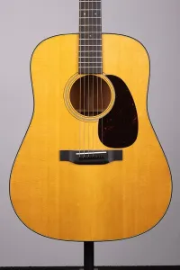 Акустическая гитара Martin D-18 Standard Dreadnought Natural с жестким чехлом