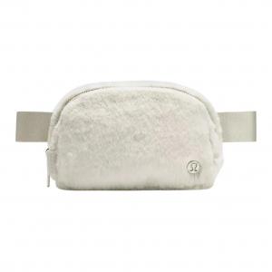 Lululemon Повсюду плюшевый поясной мешок унисекс белый, White