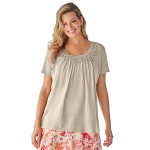Женщина в женском трикотажном топе больших размеров с отделкой крючком Woman Within, цвет Natural Khaki