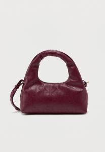 Сумка Calvin Klein EMBLEM PUFFER BAG WITH STRAP, Alluring Pink/Bordeaux