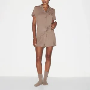 FW25 Пижамный комплект с коротким рукавом и пуговицами Skims, fossil/chemical stone color