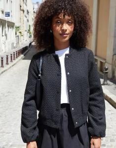 Черный бомбер Threadbare Bouclé