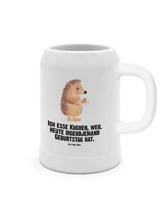 Пивная кружка с кусочком торта в виде ежика и надписью на белом фоне Mr. & Mrs. Panda