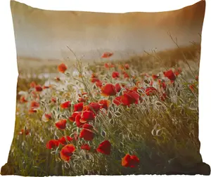 Подушка для улицы Солнечные лучи над букетом маков - 45 x 45 см - водонепроницаемая - подушка для отдыха - подушка с фотографией - декоративная подушка MuchoWow