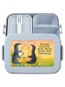 Mr. & Mrs. Panda Дизайн ланчбокса с изображением пары пингвинов и надписью в пастельно-голубом цвете