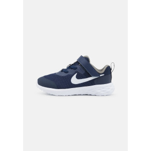 Кроссовки нейтрального цвета NIKE REVOLUTION 6 (TDV) Nike, цвет midnight navy/white/flat pewter