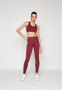 Спортивный бюстгальтер средней поддержки SEAMLESS BRA Hunkemöller, красный