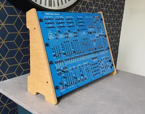 Behringer 2600 Blue Marvin Gray Meanie - Подставка с двойным углом из дубового шпона от Synths And Wood