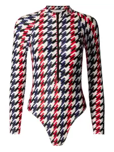 Купальник в ломаную клетку с воротником на молнии Perfect Moment, белый