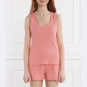 Сверху — пижама свободного кроя. Joop!, розовый