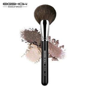 Веерная кисть Eigshow Beauty F649 для макияжа лица