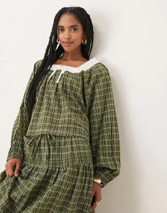 Блузка в клетку Neon Rose с квадратным воротником и рукавами-фонариками бежевого цвета