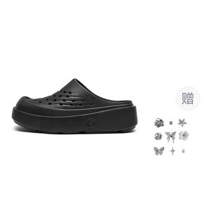 Пара тапочек-клогов унисекс черные GONGJI