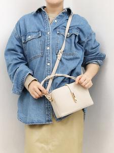 Сумка-клапан Cachecache / Миниатюрная сумка через плечо с металлическим клапаном и тремя отделениями