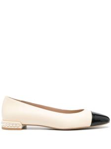 Stuart Weitzman туфли-балетки из кожи Pearl Flat, нейтральный цвет